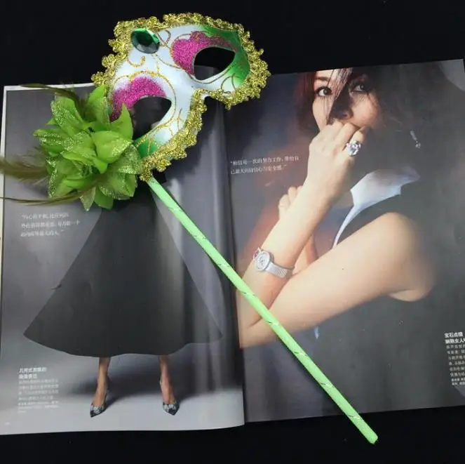 Венецианская Маскарадная маска с перьями цветами драгоценными камнями на