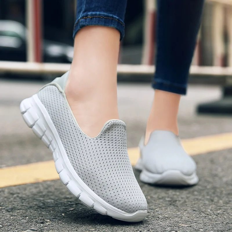 Tenis feminino/Новинка; женская спортивная обувь из дышащей сетки; Женская теннисная обувь; женские кроссовки для фитнеса