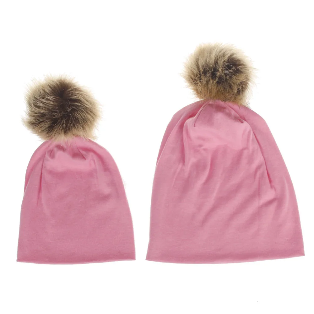 2 шт. Мама Дети зима осень Пом шапочки Hat теплая енота Мех животных шляпы для Для