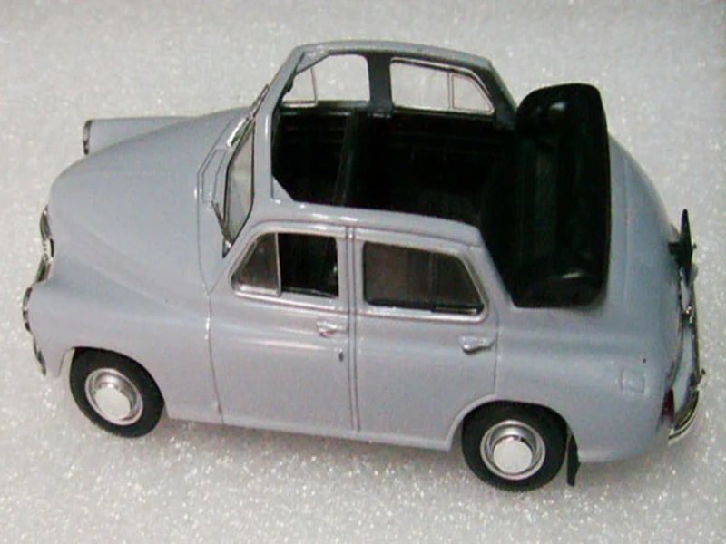Модель из сплава с маятником Классическая винтажная модель 1/43 |