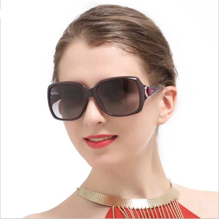 Женские солнцезащитные очки классические поляризационные для вождения