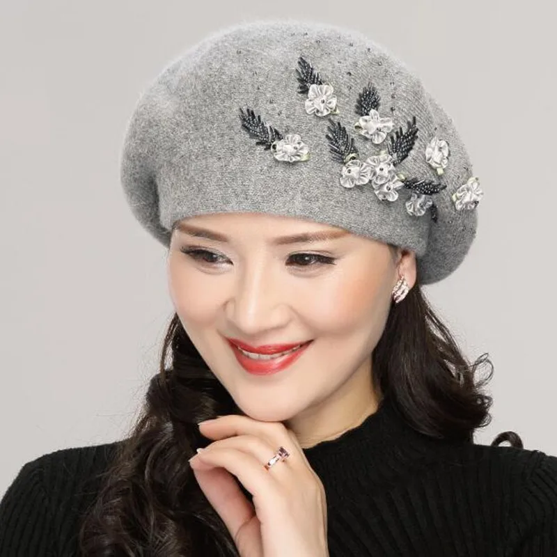 Берет с вышивкой кролика для женщин среднего возраста зимняя теплая Модная шапка