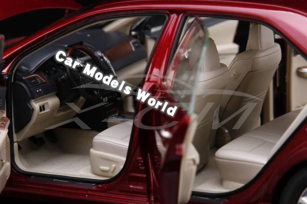Литая модель автомобиля для всех новых Camry 2015 1:18 (красный) + маленький подарок! |
