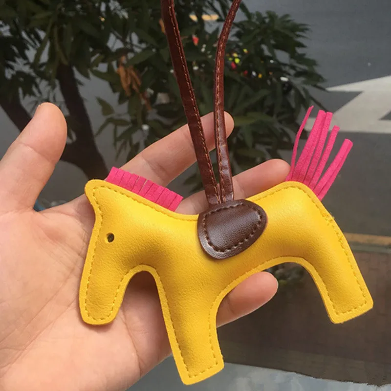 Yellow 4 шт./упак. Стиль искусственная кожа Лошадь кисточкой подвеска «сделай сам» брелок со стразами ремесла бахрома отделка творческие аксессуары ручной работы - Цвет: Yellow
