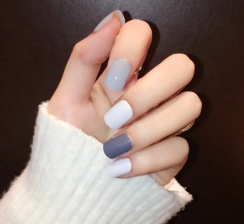 New Cute Designed Fake Nails 24 Pcs Short Oval Full Artificial Nail Tips Grey BLue White Style with Glue Sticker | Красота и здоровье