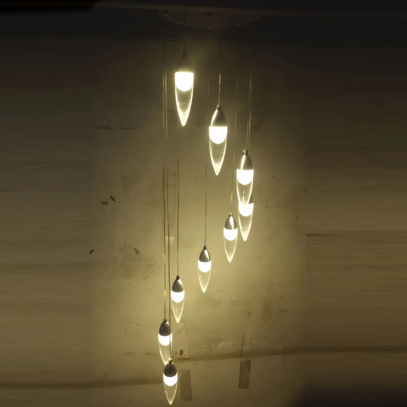 値段 現代のledライトシャンデリアダブル階段ランペ階段スパイラルledアクリルシャンデリア照明リビングルームクリスタルシャンデリア