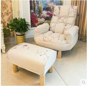 Один милый детский диван с мультяшным рисунком. Стул для татами. Маленький