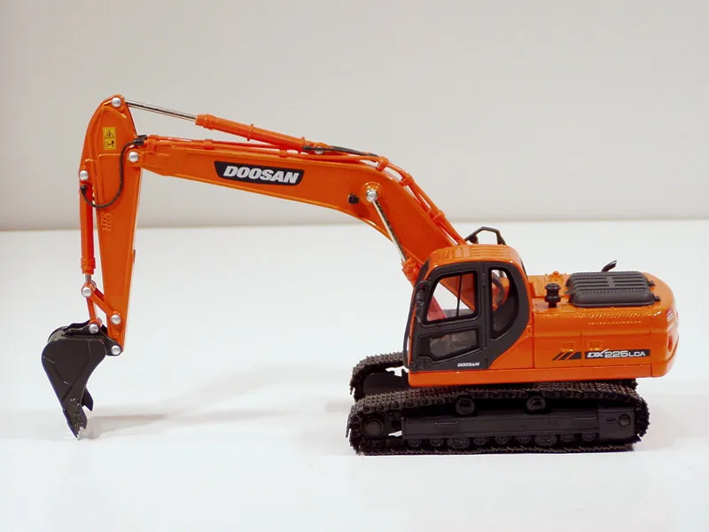 Оранжевый Литье под давлением модель игрушки украшения 1:40 Doosan DX225LC 9C гидравлические Экскаватор строительная техника игрушка для коллекции, подарок - Цвет: Оранжевый