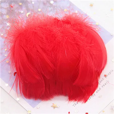 Red 100pcs Натуральные гусиные перья 4-8 см, маленькие плавающие цветные перья лебедя, Плюм для рукоделия, свадебные украшения, украшения для дома, 100 шт - Цвет: Red 100pcs