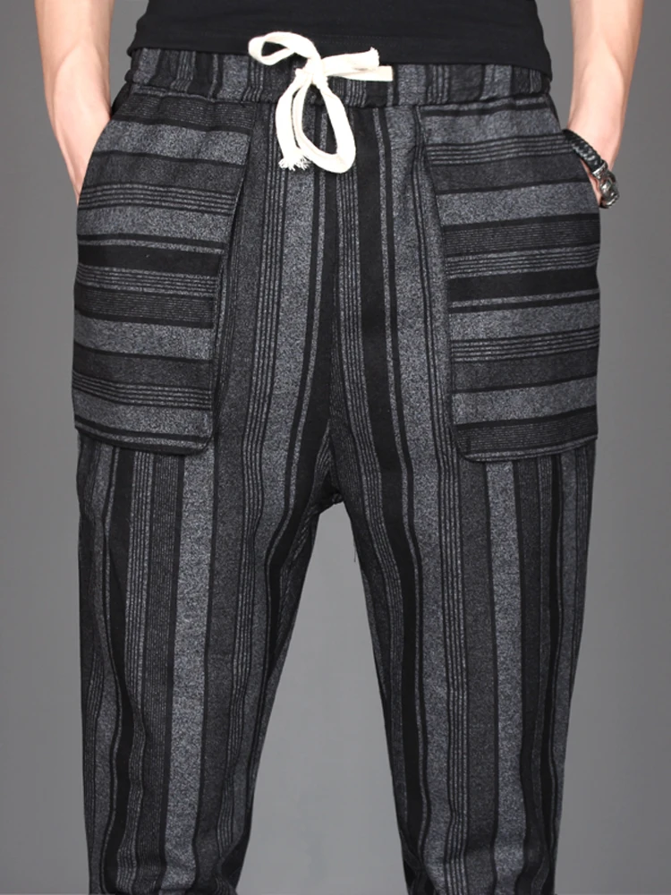 

The 2018 new male Korean version of loose little feet color striped harem pants personality autumn and winter woolen casual pant