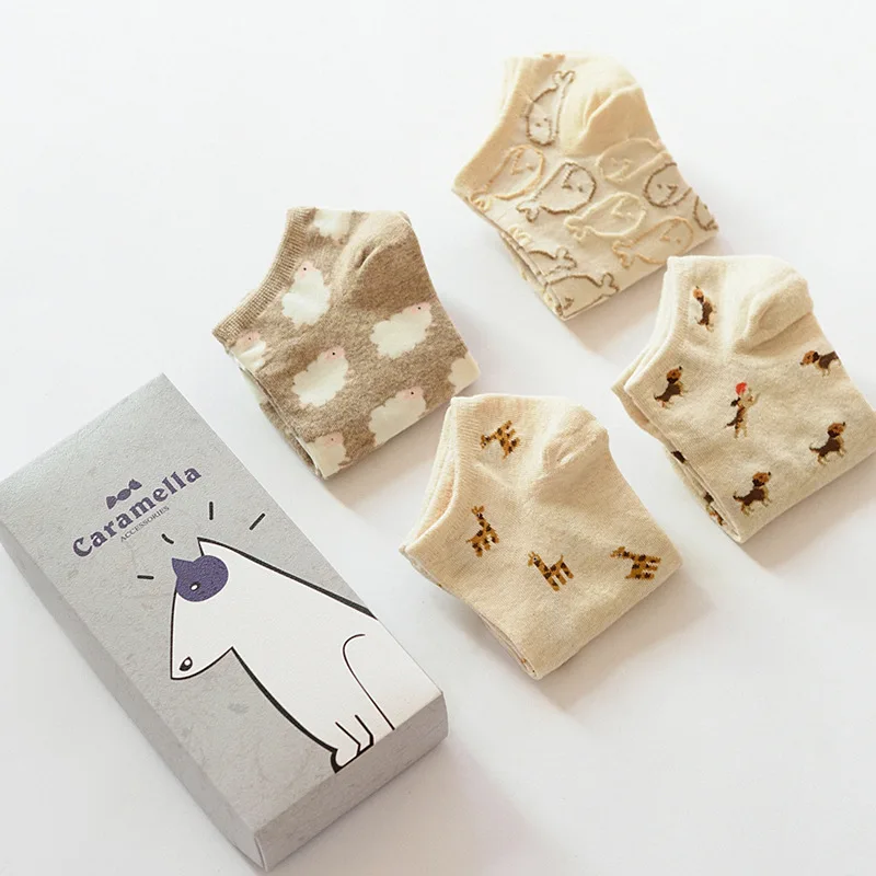 Носки женские короткие с мультяшным рисунком хлопок 4 пары в подарочной коробке |