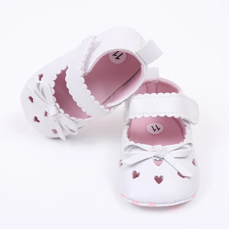 

New Summer Baby Girls PU Leather Princess Heart-Shaped Shoes Soft Bottom Hollow Out Crib Dress Exquisite Shoes New Arrival