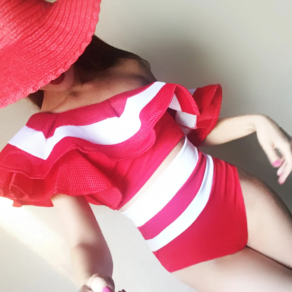 Женский сексуальный костюм двойка с открытыми плечами глубоким вырезом лодочкой