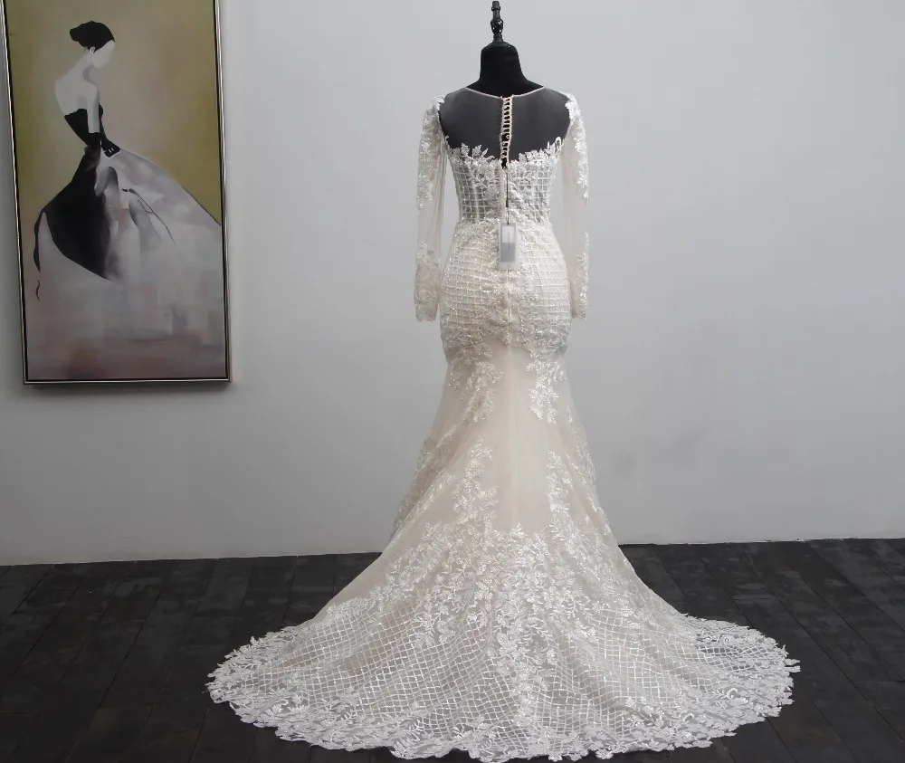 Женское свадебное платье с юбкой годе белое кружевное глубоким круглым вырезом