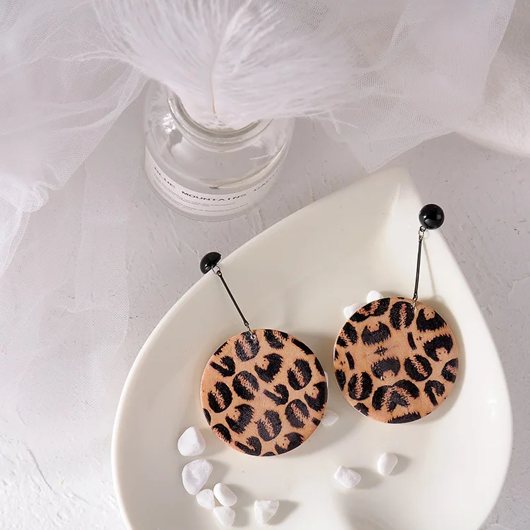 Леопардовые деревянные висячие серьги модные пикантные круглые длинные