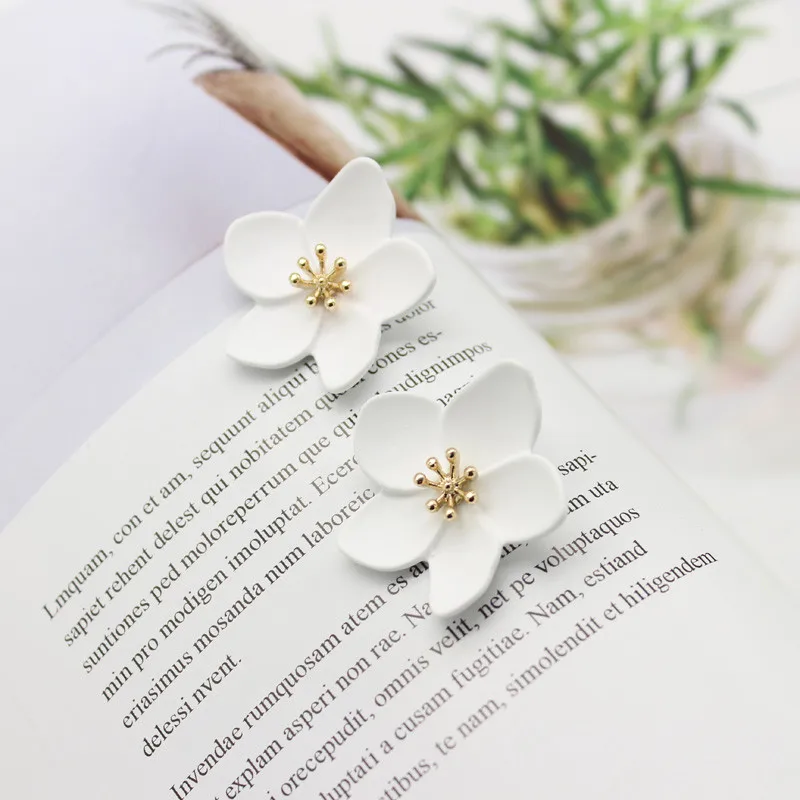 

3 Color Alloy Flower Earrings for Women Fashion Bohemian Statement Stud Earrings Female Party Jewelry Gifts