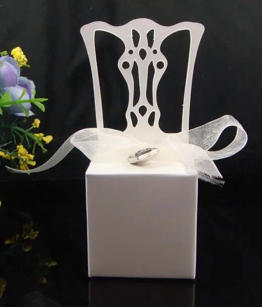 Праздничные принадлежности необычный стул дизайн бумаги шоколадный подарок