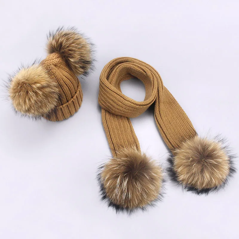 Khaki Комплект из 2 предметов, детская зимняя шапка, шарф для девочек и мальчиков, натуральный мех енота, помпоны, шапочки, детская шапка вязаная, головные уборы - Цвет: Khaki