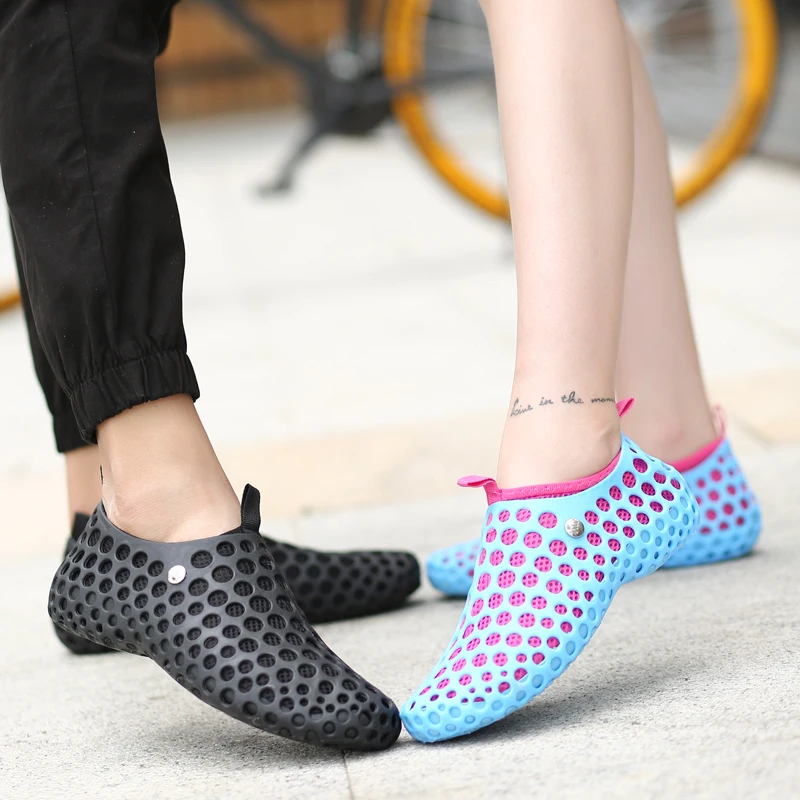 Koovan/Лето 2017 г. Обувь сандалии Любители отверстие Мужские летние полые человека