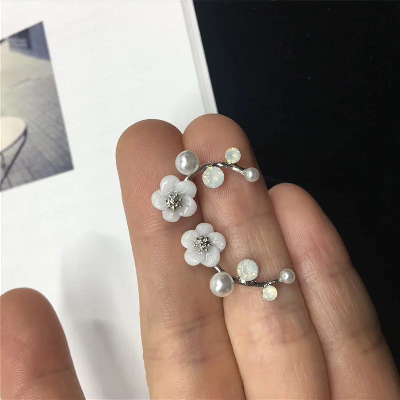 

Crystal Imitation Pearl Flower Stud Earrings Women Blossom Gold Earrings New Geometry Stud Earrings For Women Girls