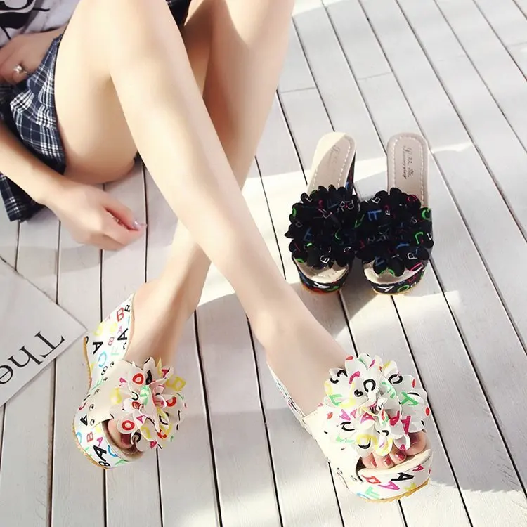 Женские босоножки коллекция 2019 года летняя пляжная обувь вьетнамки на танкетке с