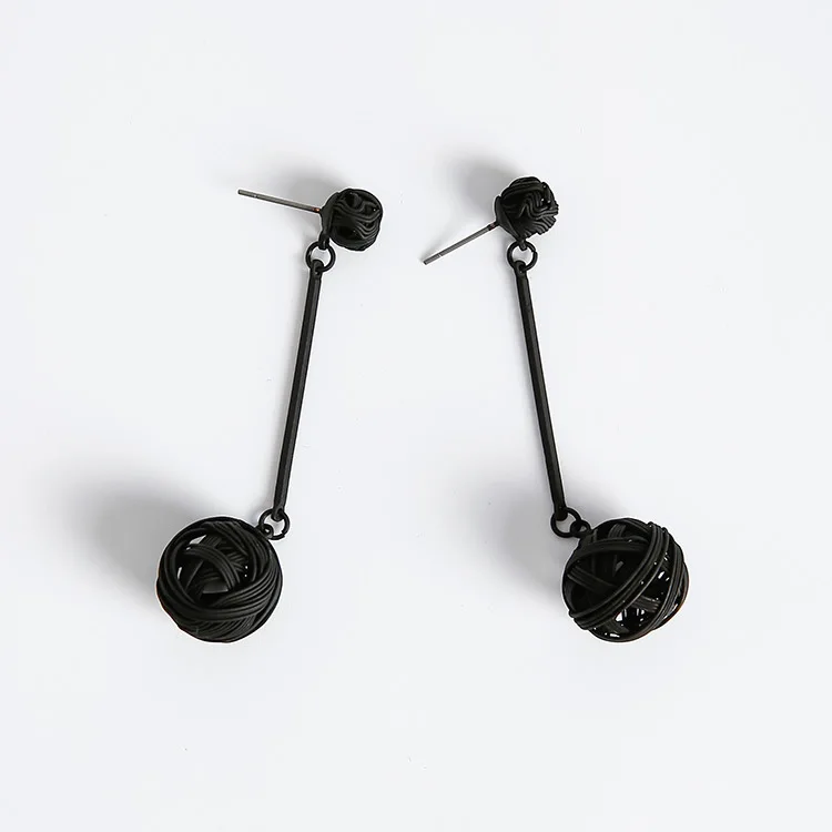 2018 простые корейские популярные длинные свисающие серьги черные полые Птичье