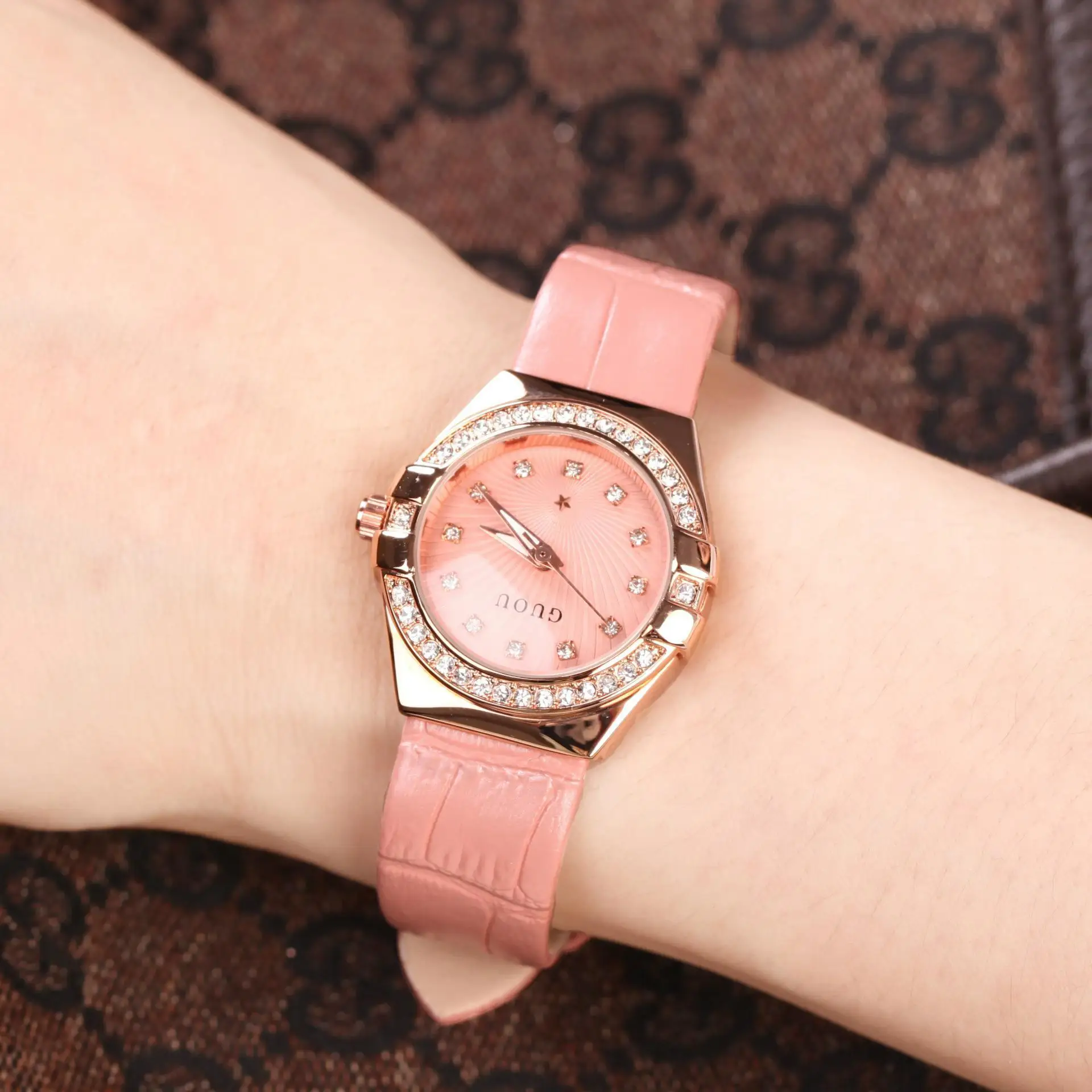 2018 новые женские Часы GUOU Модные повседневные кварцевые часы со стразами ЖЕНСКИЕ