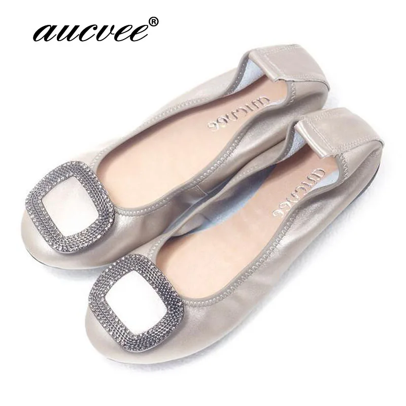 Женские туфли из натуральной кожи с пряжкой и стразами демисезонные на плоской