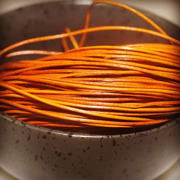 2 метра ретро желто-коричневого плоского круглого настоящей кожи шнурка толщиной 1, 3, 4, 5, 6, 8, 10 мм для создания браслетов и украшений своими руками.