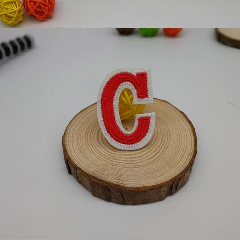 Вышитые железные нашивки 26 английские маленькие красные буквы имя патч для