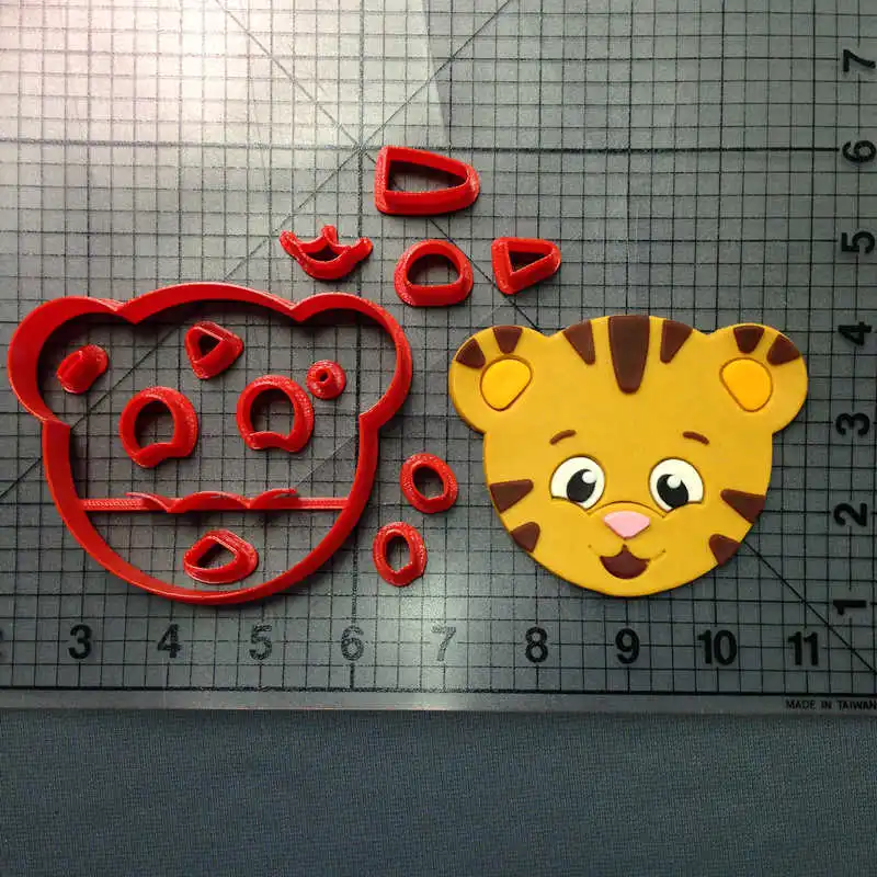 Daniel-Tiger 2 inch Изготовленный На Заказ 3D Печатный мультяшный Набор форм для фондана форма для кекса резак для печенья набор для украшения торта инструменты - Цвет: Daniel-Tiger 2 inch