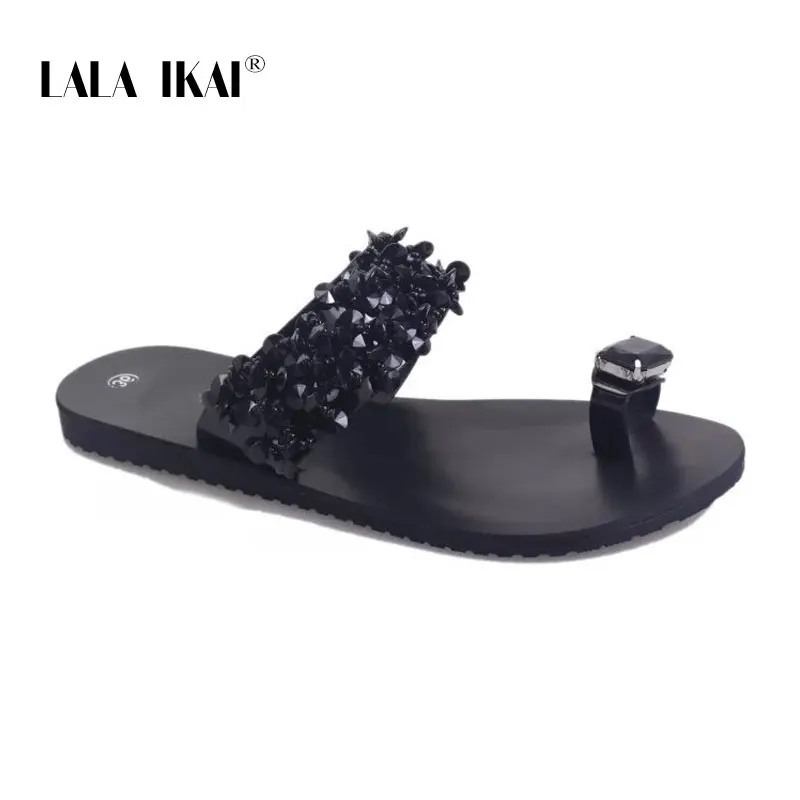Black LALA IKAI/женские туфли на каблуке, стразы Для женщин шлёпанцы для женщин Летняя Уличная обувь с украшением в виде кристаллов, пляжные женские шлепанцы без задника с открытыми пальцами; модная обувь на плоской подошве; большой 014A3725-4 - Цвет: Black