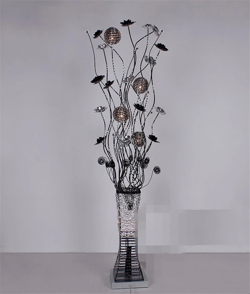 Красивая настольная лампа в виде вазы, модное освещение для дома, изготовленная вручную из алюминиевой проволоки, красная, золотая, пурпурная, серебряная и черная, со светодиодной лампой.