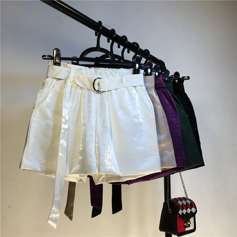 Женские блестящие шорты с поясом повседневные однотонные широкими штанинами