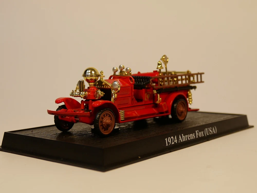 

1:64 USA Fire Truck Ahrens Fox 1924 Diecast mdel car
