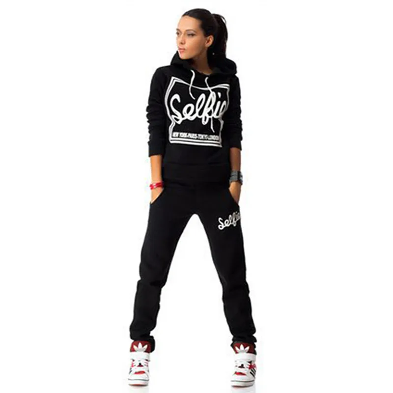 Осенний замшевый спортивный костюм комплект одежды с капюшоном буквенным