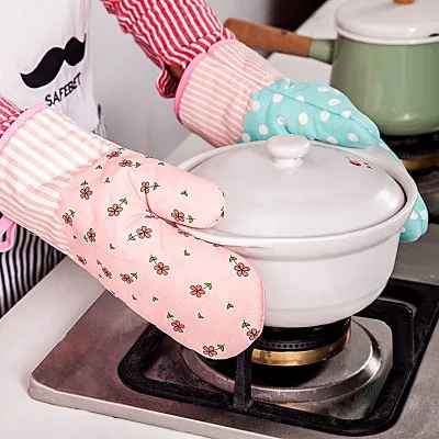 Fashion kitchen microwave oven heat insulation gloves Thickening of the oven hot glove 28*15cm