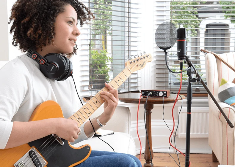 Звуковая карта Focusrite scarlett 2i2 studio (2 го поколения) комплект со звуковой картой