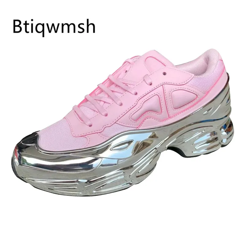 Женские кроссовки с заостренным носком серебристые на толстой подошве в стиле