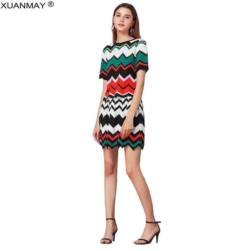 Летний полосатый тонкий свитер с короткими рукавами и короткая юбка костюм из