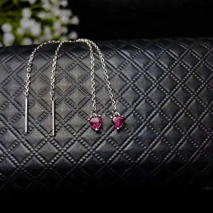 Женское украшение из серебра 925 пробы с натуральным красным