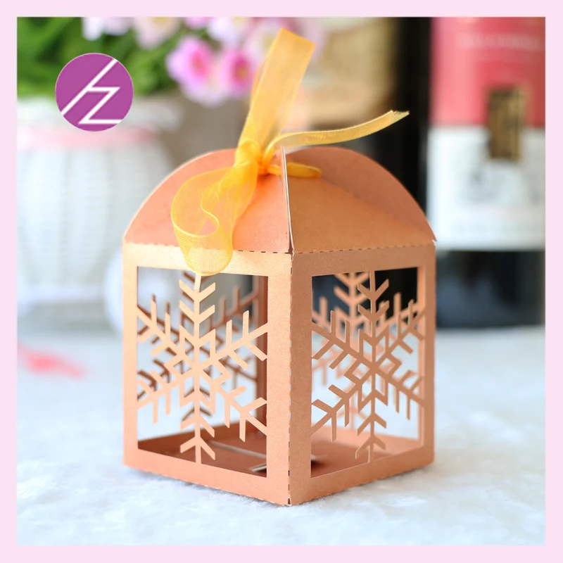 

100pcs Laser Cut Snowflake Merry Christmas Chocolate Box Packaging Candy Box Wedding Favors Party Wedding Decoration Favor Box