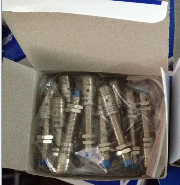 FRCM08 2DP + M12 коннектор PNP без цилиндра Индуктивный датчик приближения