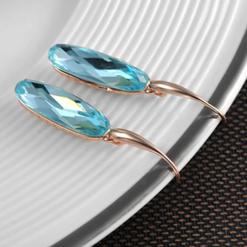 Роскошные серьги гвоздики GS цвета розового золота с цирконом и синим кристаллом