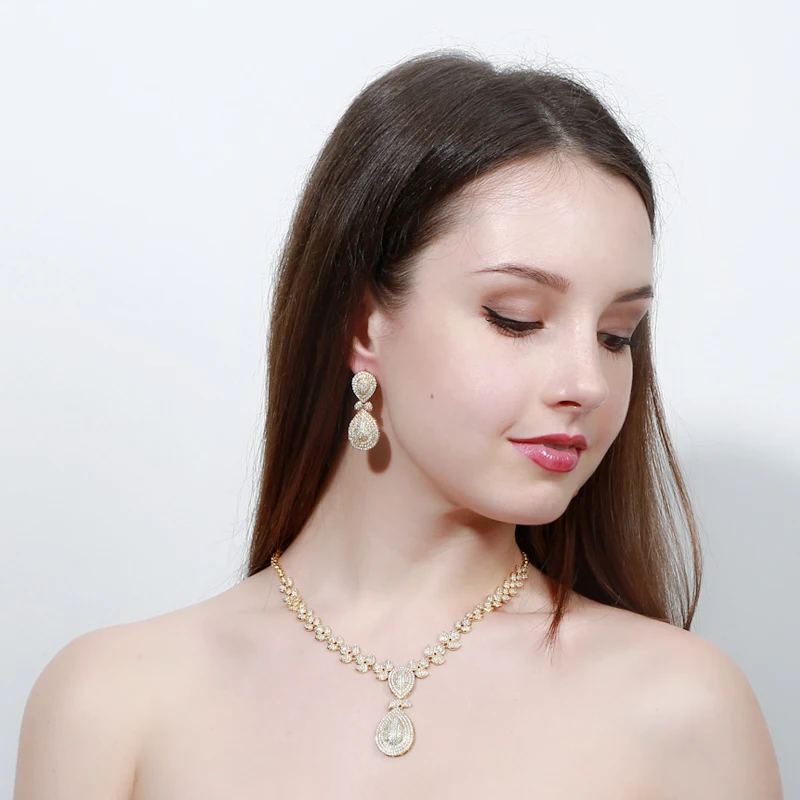 Женский винтажный светильник ThreeGraces золотого цвета с кубическим цирконием