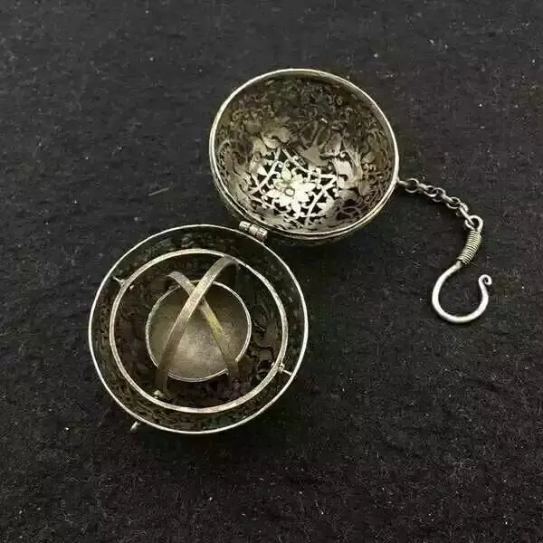 

China old Beijing old goods carvings hollowed out silver Aromatherapy ball