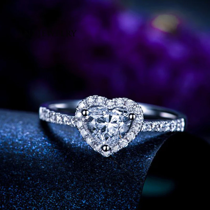 ANI с металлическим ремешком регулируемой длины из белого золота 18 карат (AU750)