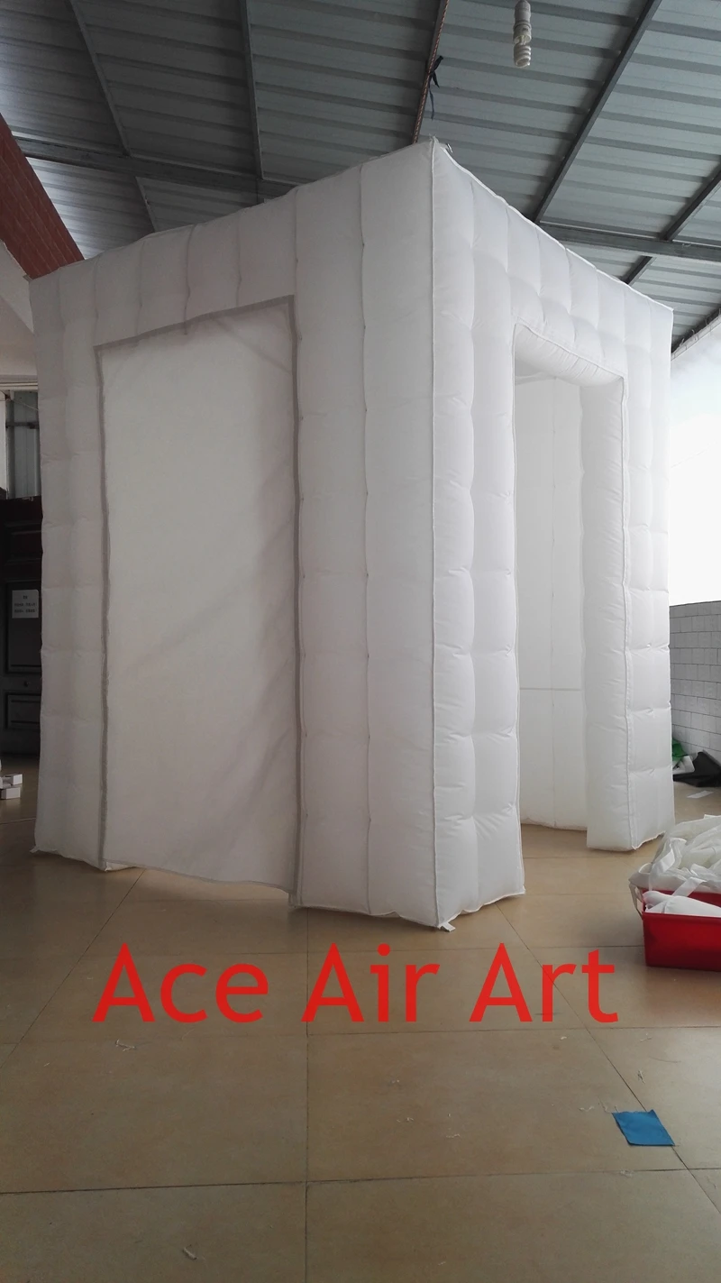 Хорошая дешевая белая надувная фотобудка с 2 дверями и съемными наклейками шторы