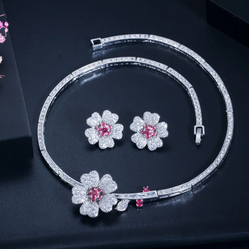 Серьги ThreeGraces с зеленым кубическим цирконием серьги большим цветком ожерелье