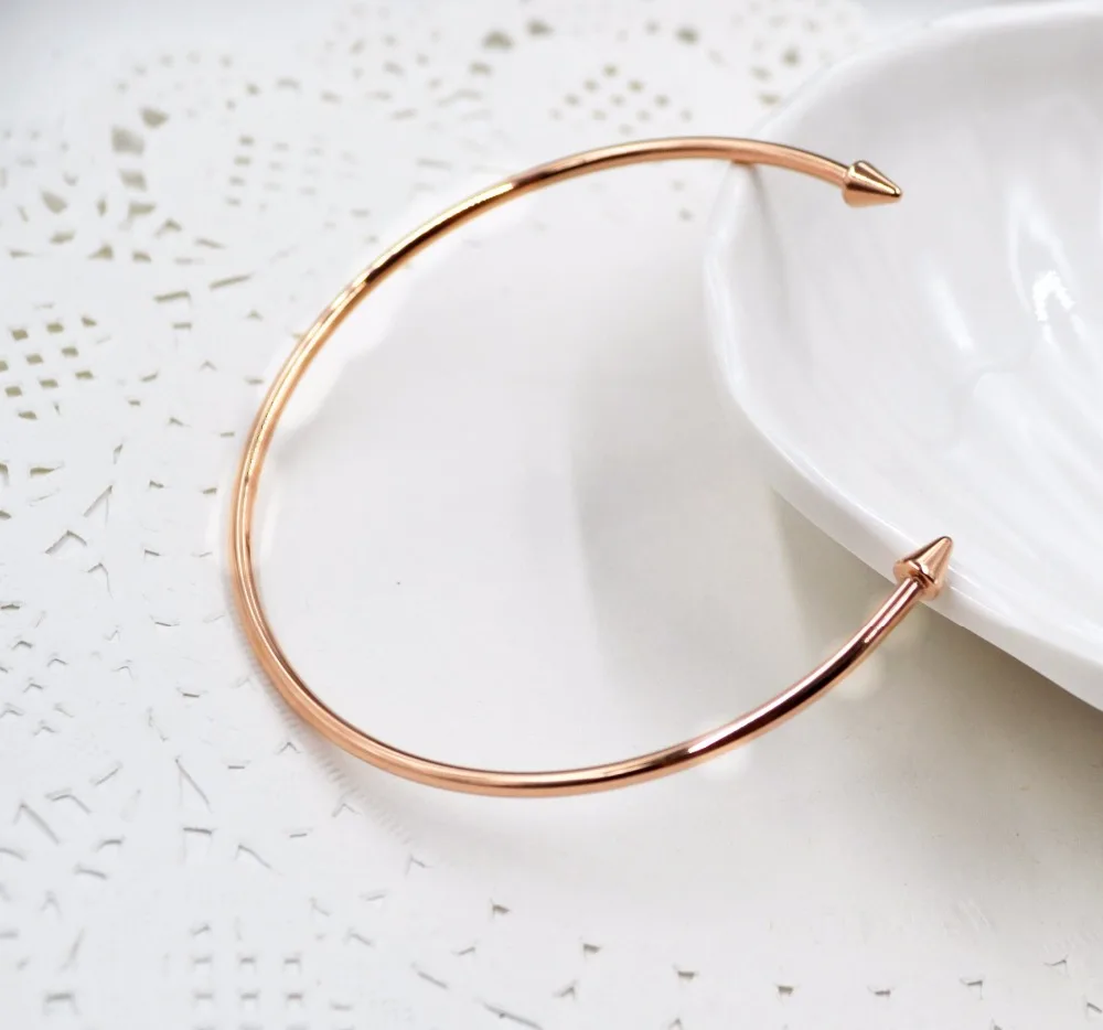 Простой дизайн браслет на запястье с ногтями ювелирные изделия из титановой